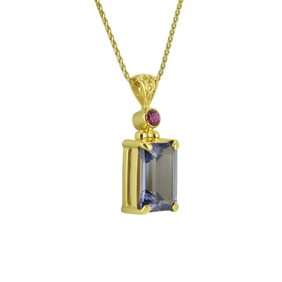 Alexandrite Effect Sapphire
